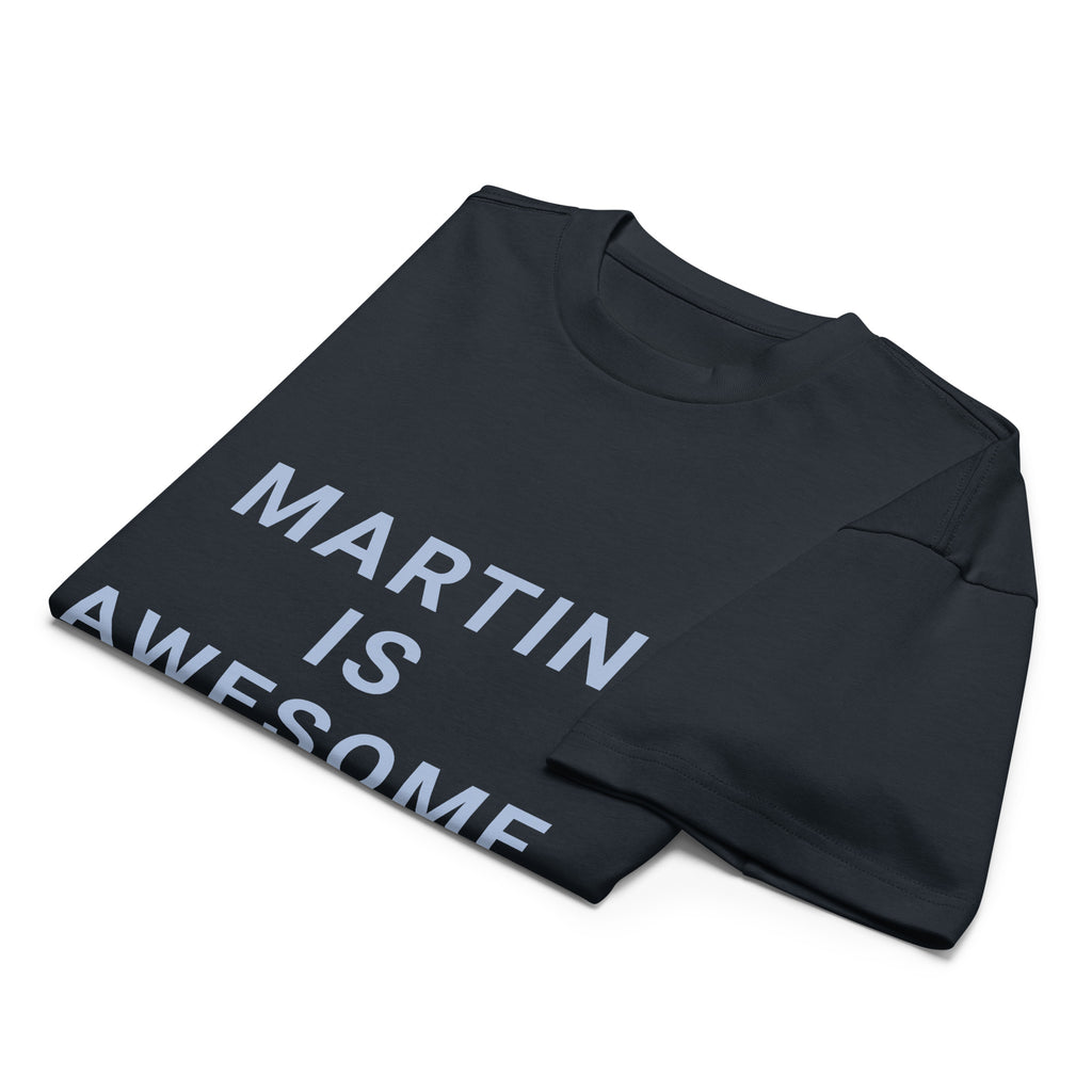 Is awesome (Navy Blue) – gerahmt an der Wand